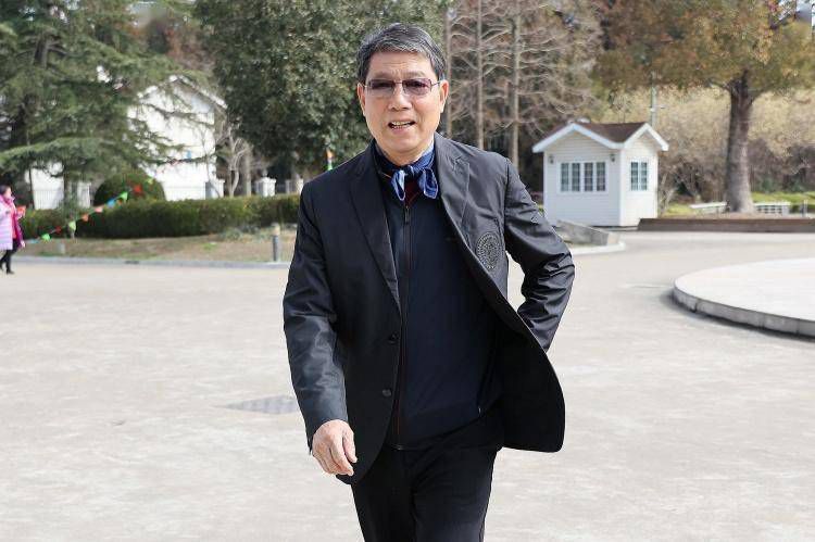 操各国老太太