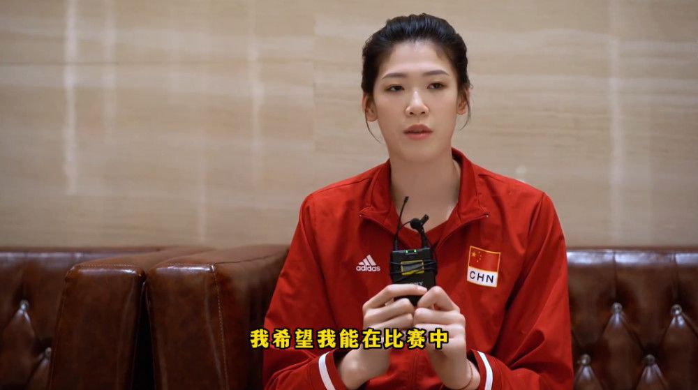 正在聊天的妻子